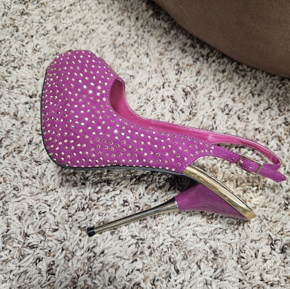 Shoe Dazzle Gold Sparkly Heels - Picture 7 of 13